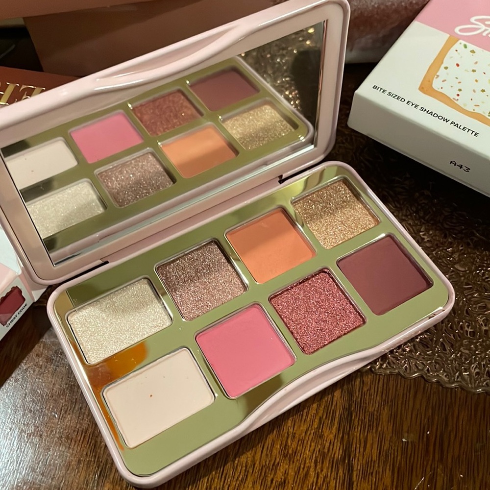 Too faced let’s play palette